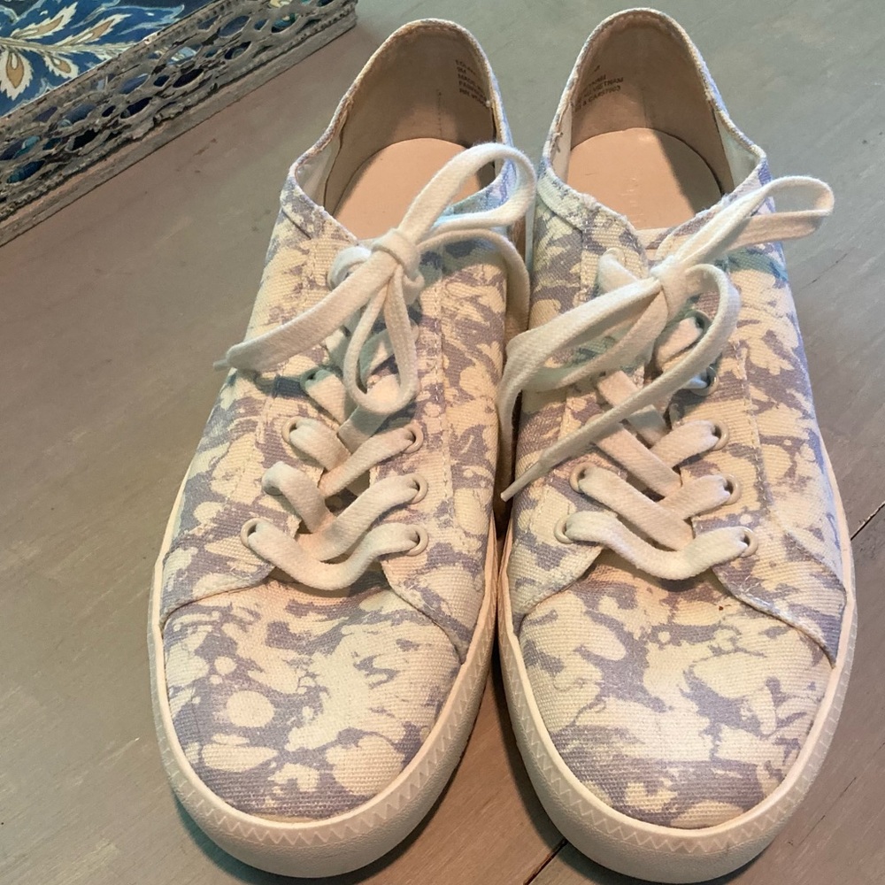 Open Edit Women’s Platform Sneakers Size 9M
